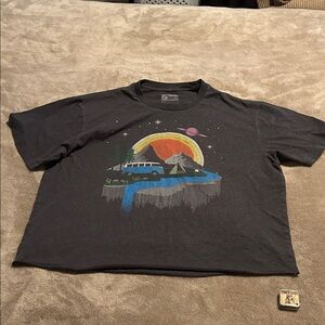 Curbside Self cut shorter graphic tee camping solar system view size XL